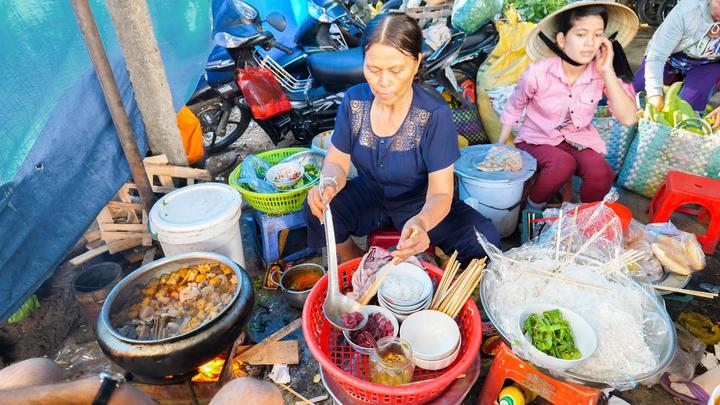 Huang Yoyo: Shop này dựa trên thiết kế basic, nhưng lại trẻ trung và phong cách.
