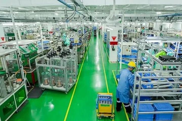 Trong một đoạn video diễn hài gần đây, Bi Béo- con trai của NSND, Cục trưởng