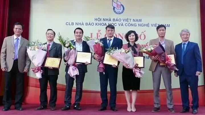 Tỏa Sáng Trên Mạng Xã Hội: Chuyên Gia Trang Điểm & Hotspot Matrix