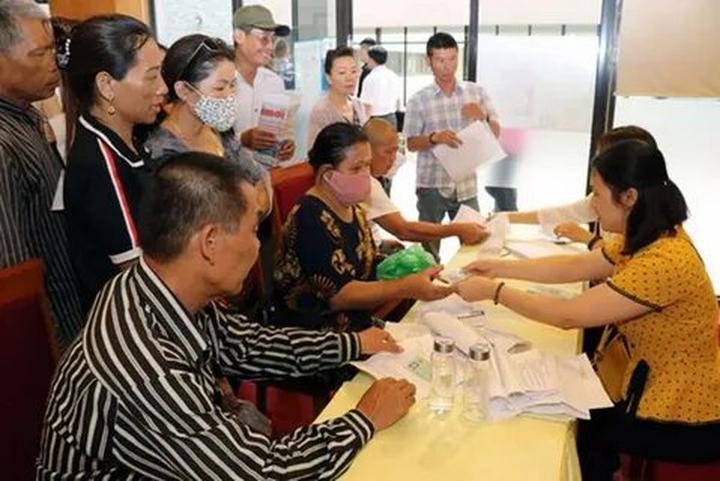 Nội dung: Mùa hè đang đầy vui vẻ với những xu hướng mới, và Huda Ice Twist đang chinh